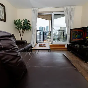 Apartment Two Bed Near Canary Wharf, London