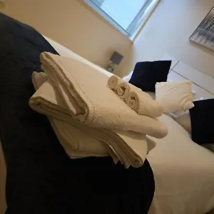 Apartment Comfy Spacious In Canary Wharf, London