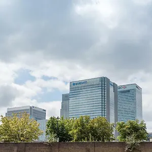 Apartment Centra Wharf, London