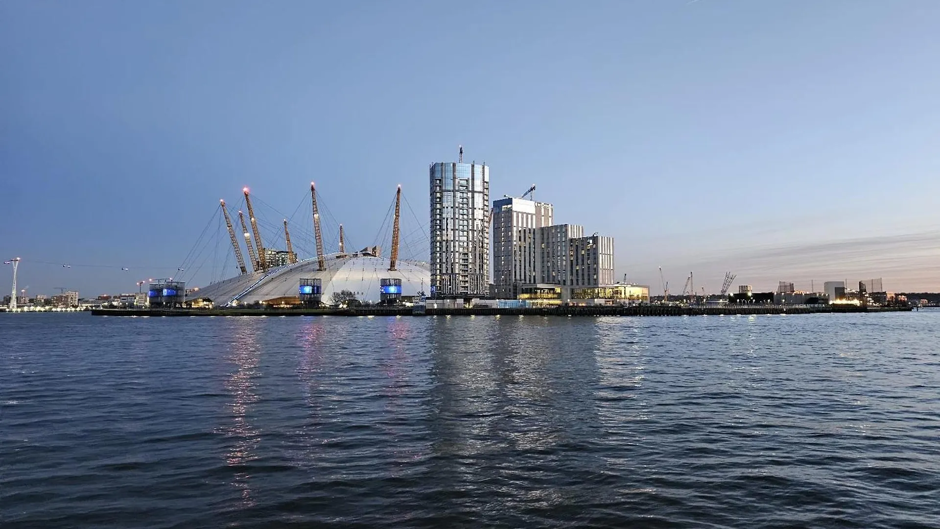 Apartment Luxury Property In Canary Wharf London