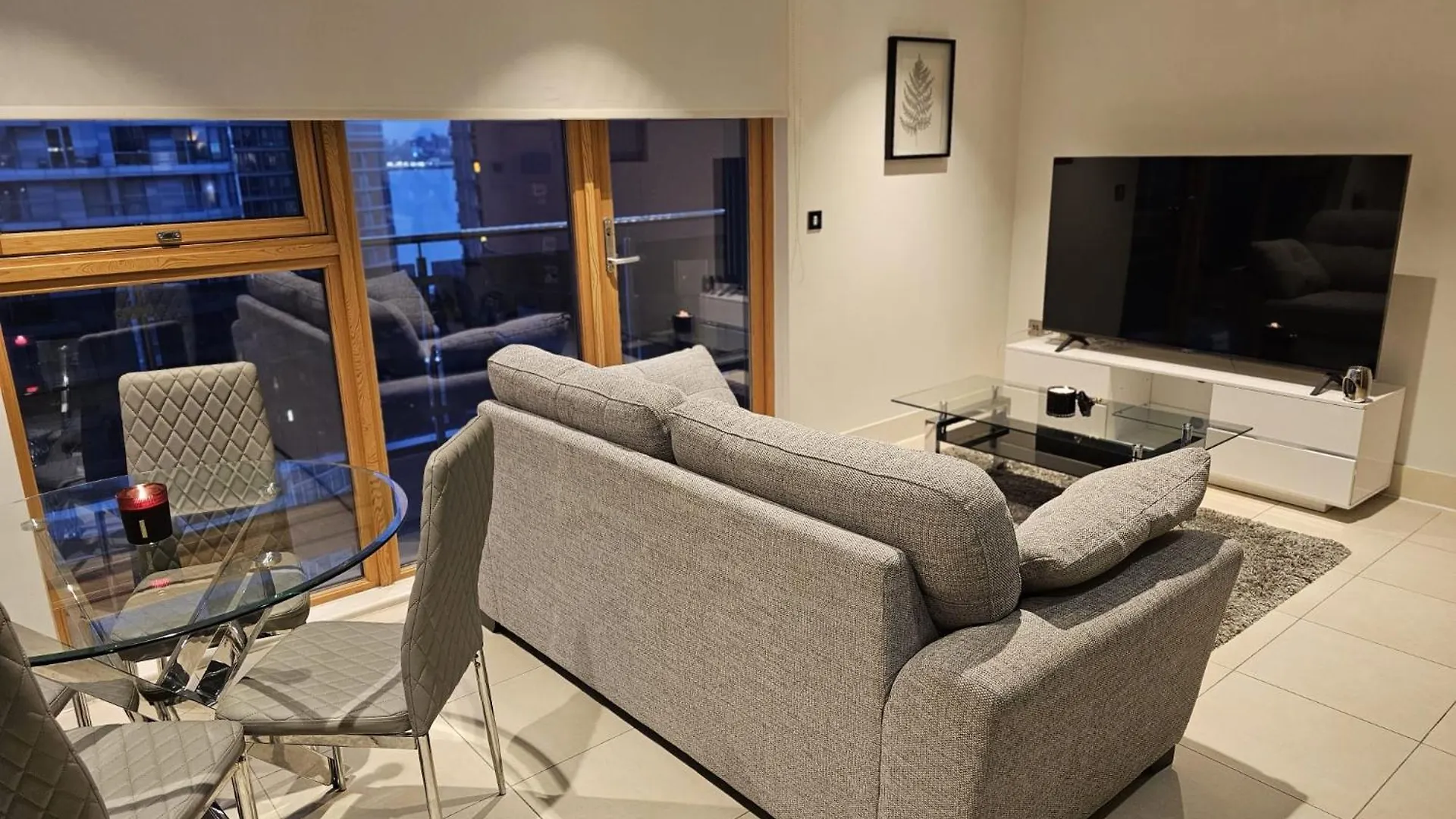 Apartment Luxury Property In Canary Wharf London